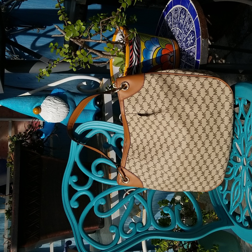Michael Kors Beige/Brown Signature Coated Canvas and Leather Jet Set Hobo NWT - Picture 2 of 12